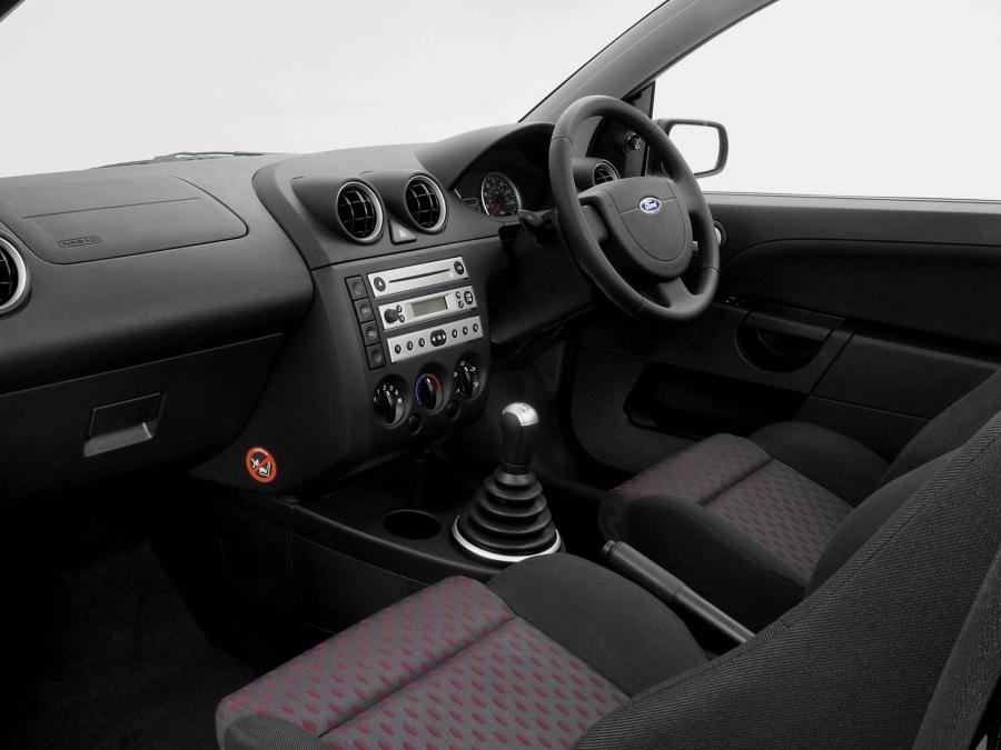  Ford Fiesta Zetec S 2005 года  (фото 2 из 18)